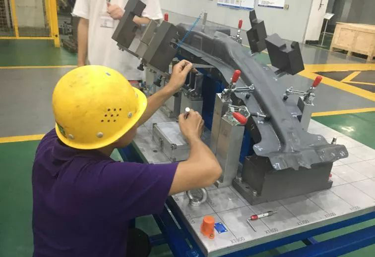 用专用检具测量热成形件